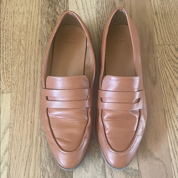 a new day Clover Tan Loafers/Flats for Women EXCELLENT CONDITION - Picture 5 of 5